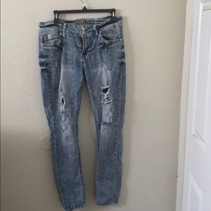 Lightweight Distressed jeans